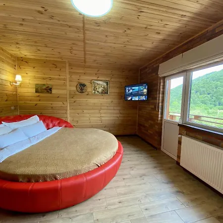 довбуш Hotel *