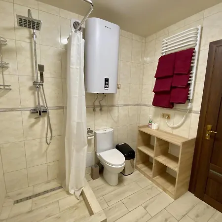 довбуш Hotel