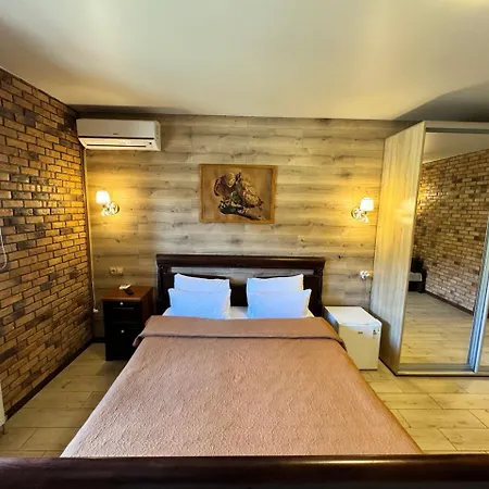 довбуш Hotel