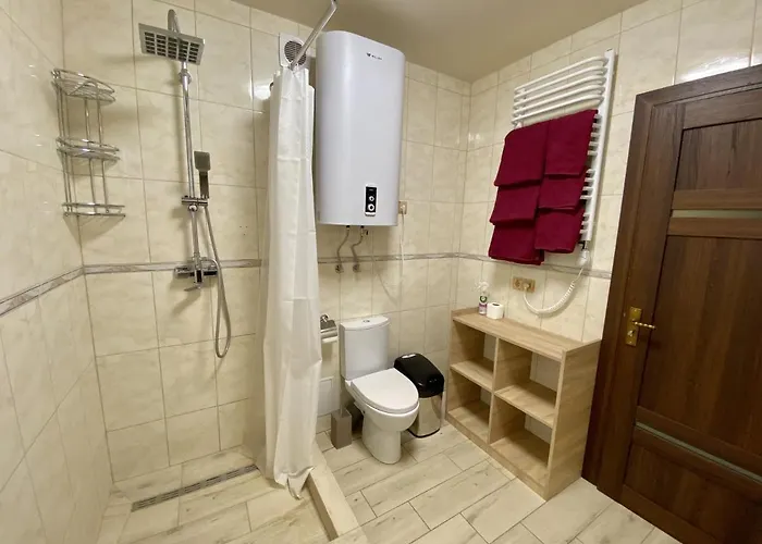 довбуш Hotel