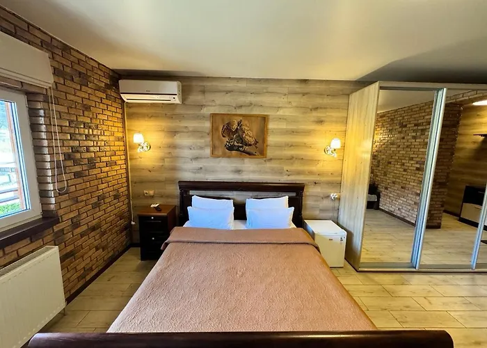 довбуш Hotel