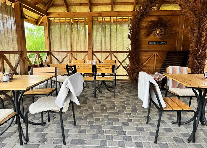 довбуш Hotel