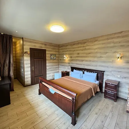 довбуш Hotel